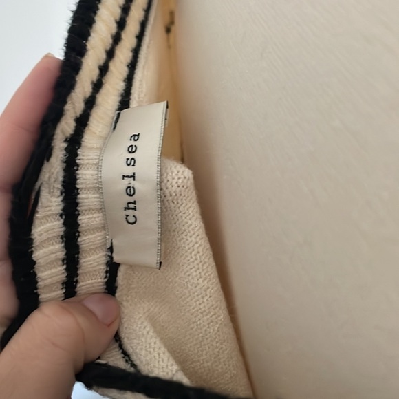 Chelsea ivory and black star sweater distressed - Picture 2 of 2